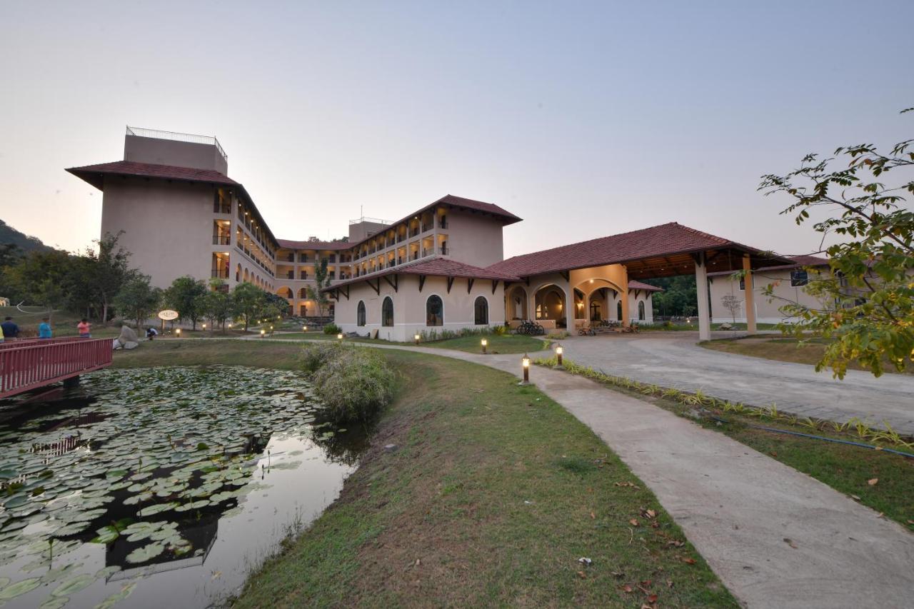 Bhanu The Fern Forest Resort & Spa, Jambughoda Eksteriør billede
